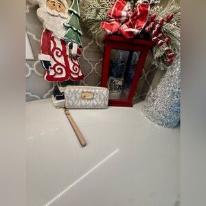 Michael Kors Jet Set MK Logo Wristlet Wallet – Vanilla Zip Around